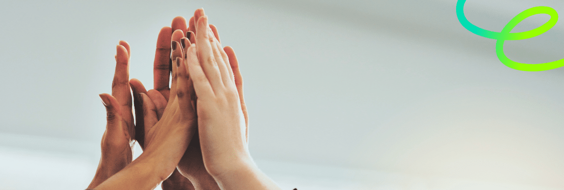 Les équipes Flowwa et Esker se réunissent pour célébrer les 100 premiers clients de l'offre