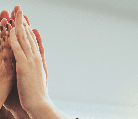 Les équipes Flowwa et Esker se réunissent pour célébrer les 100 premiers clients de l'offre